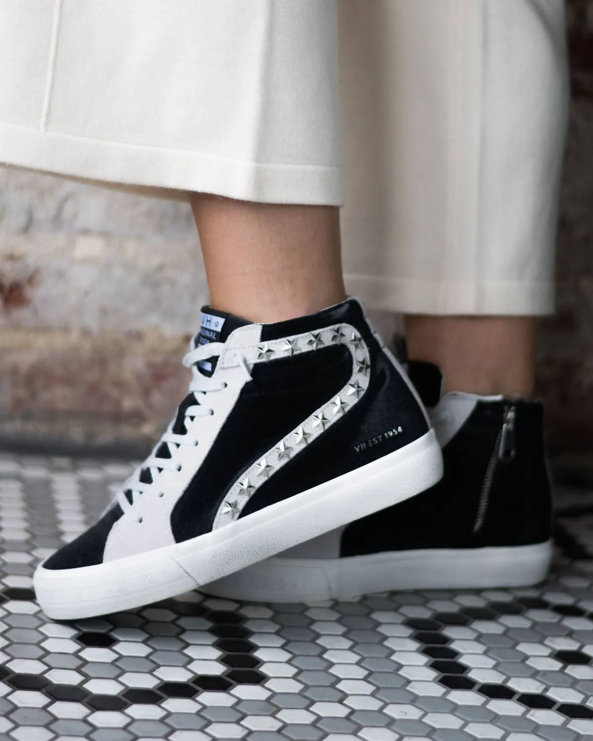 Dormy High Top Sneakers In Black/white