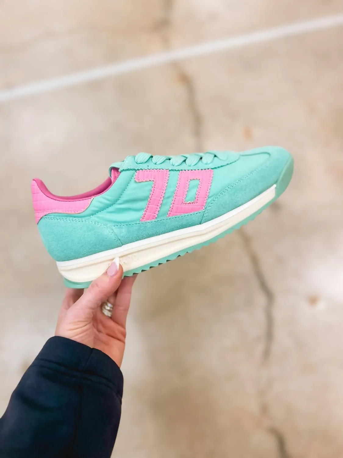 Women Barkley Jogger Shoes In Light Sky Fuxia