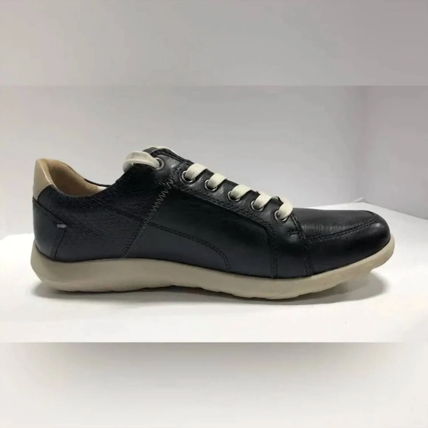 Women's Amalie Lace Sneakers In Black
