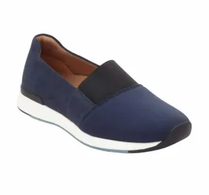 Women's Cameo Sneaker In Navy