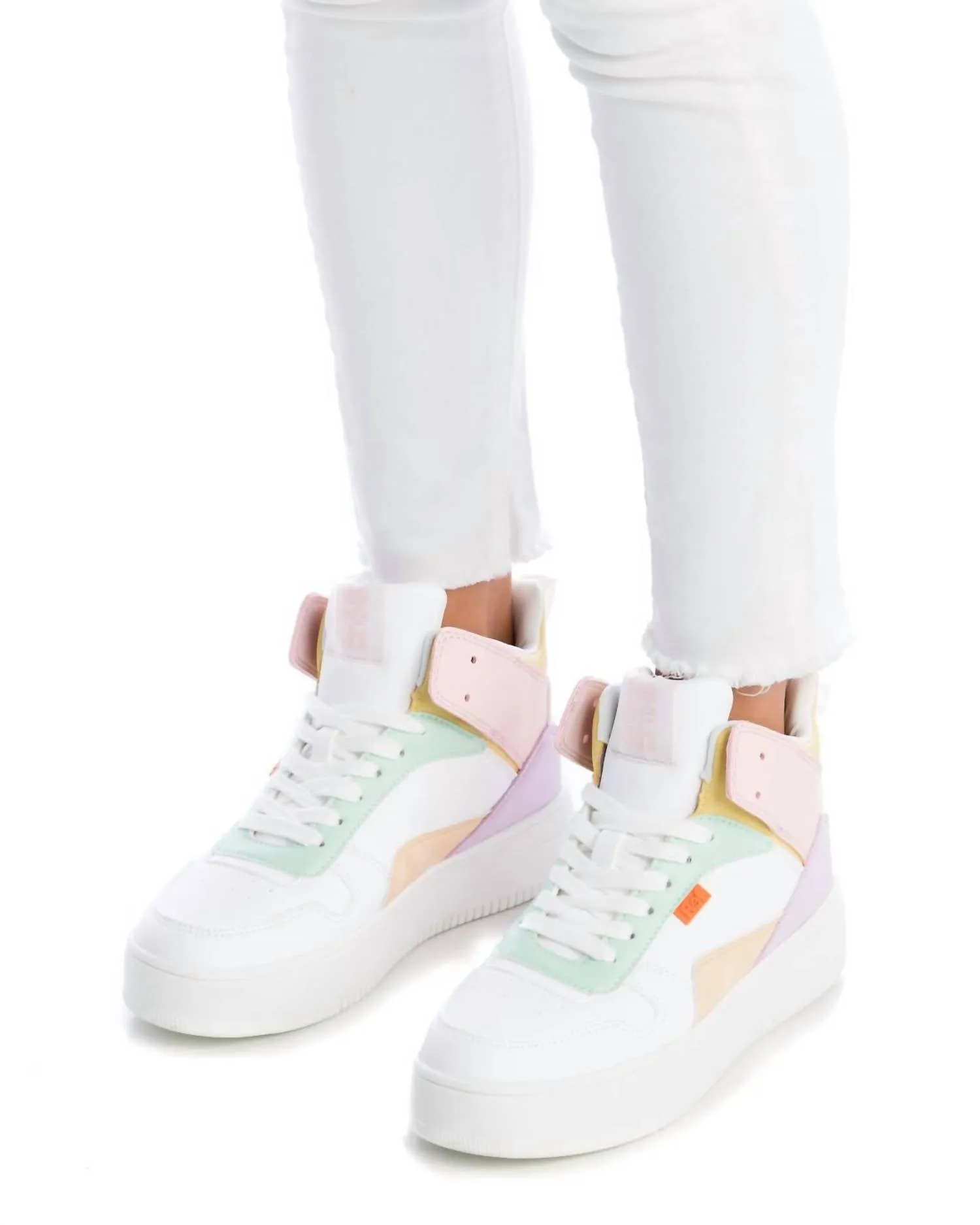 Women's Casual Sneakers In White Multicolor