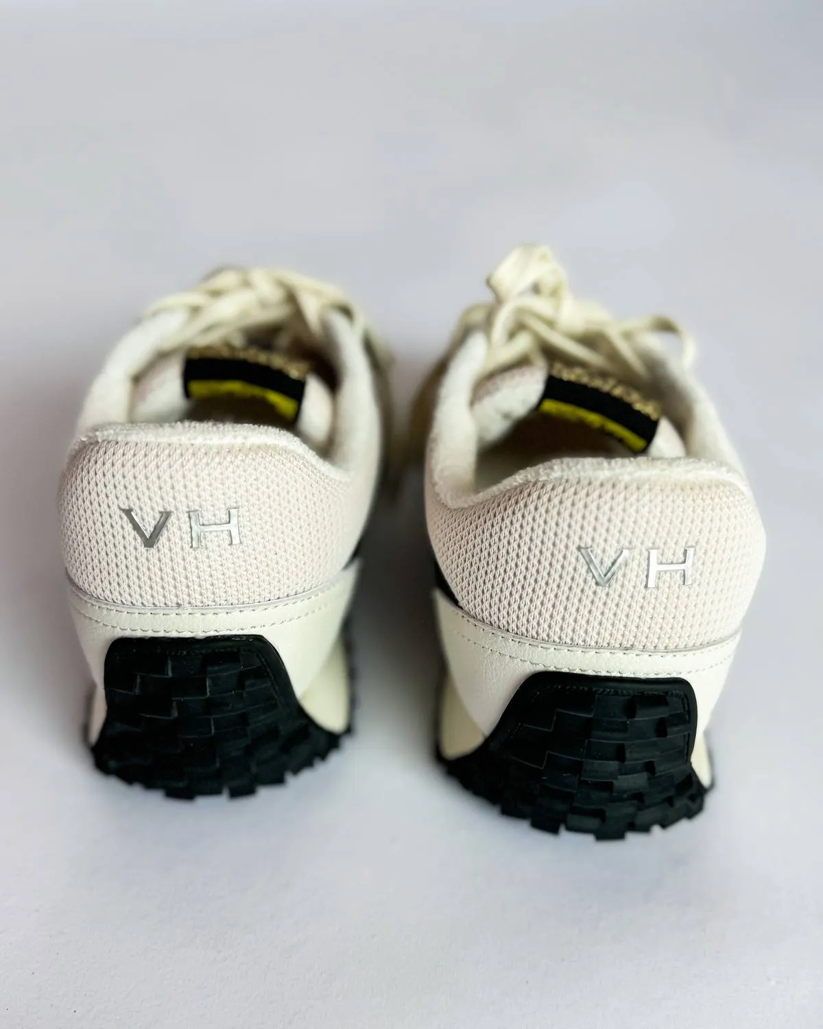 Women's Cosmic 13 Sneaker In White Silver Gold