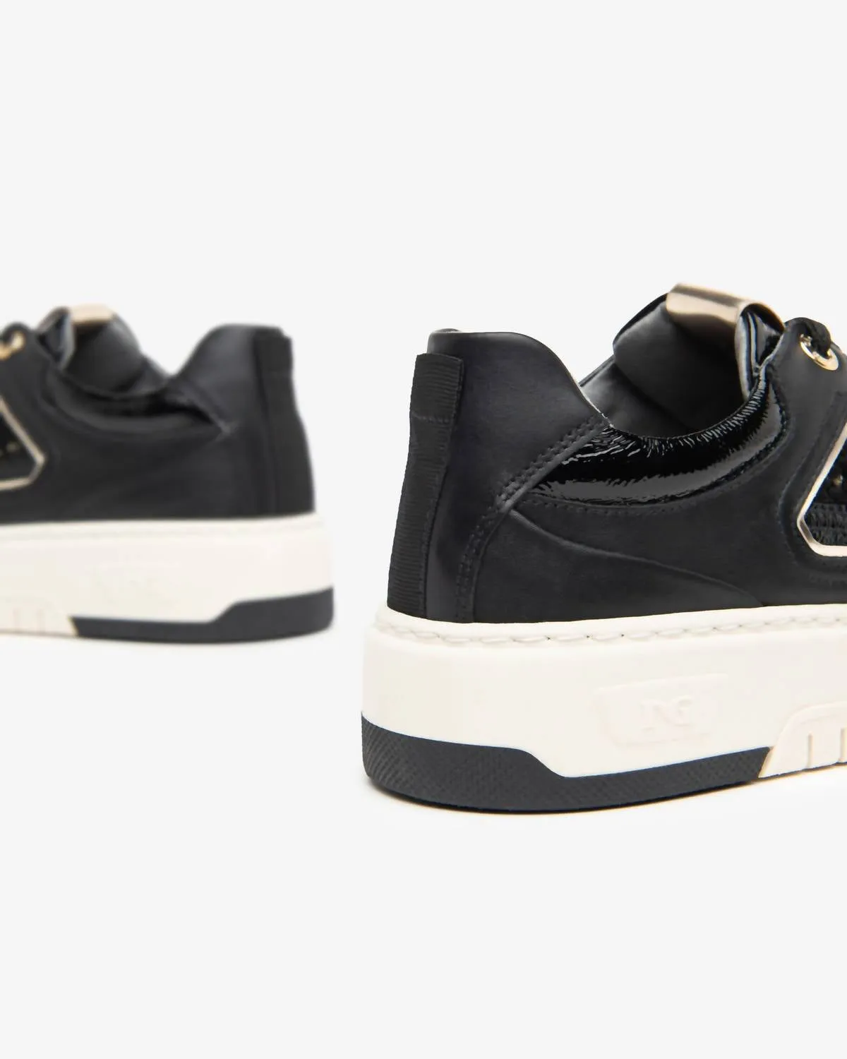Women's Guanto Sneakers In Nero