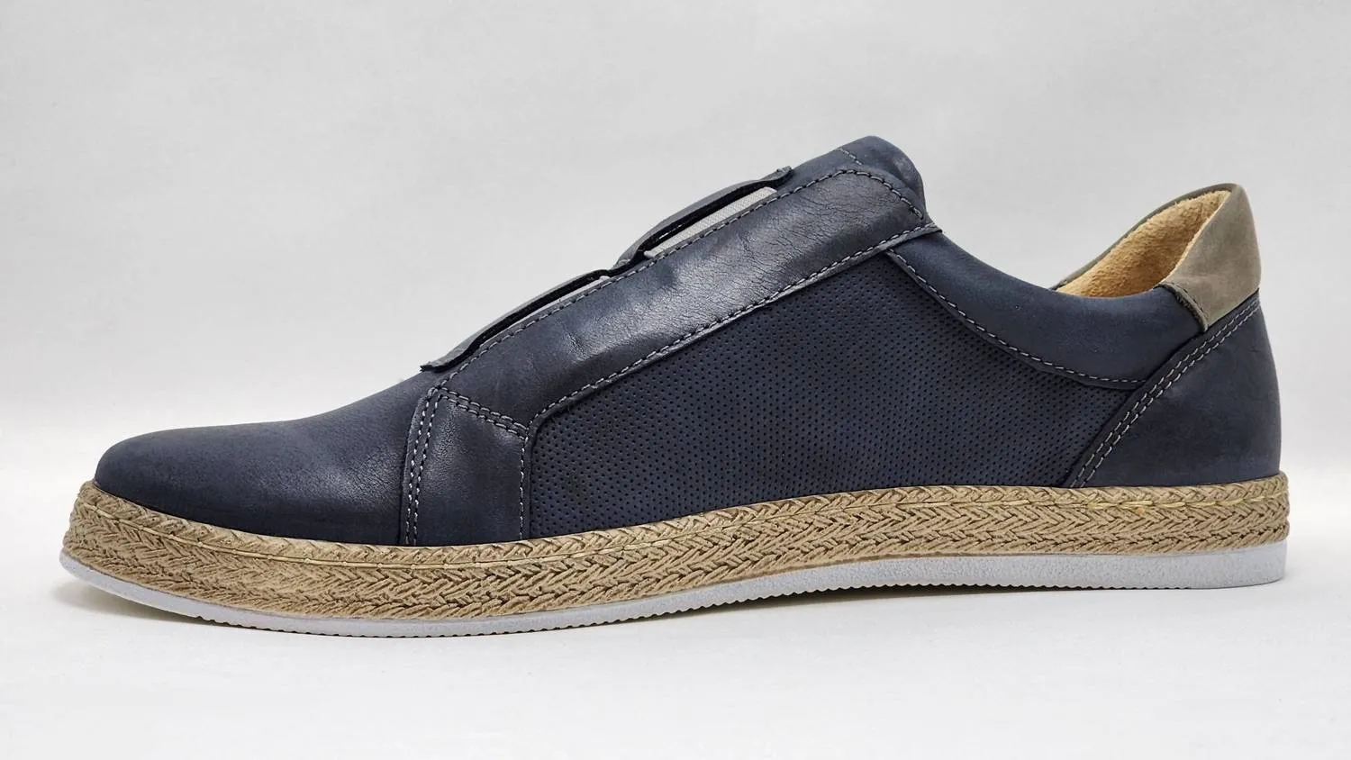 Women's Lifestyle Slip-On Leather Sneakers In Navy
