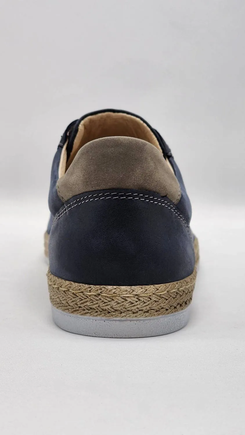 Women's Lifestyle Slip-On Leather Sneakers In Navy