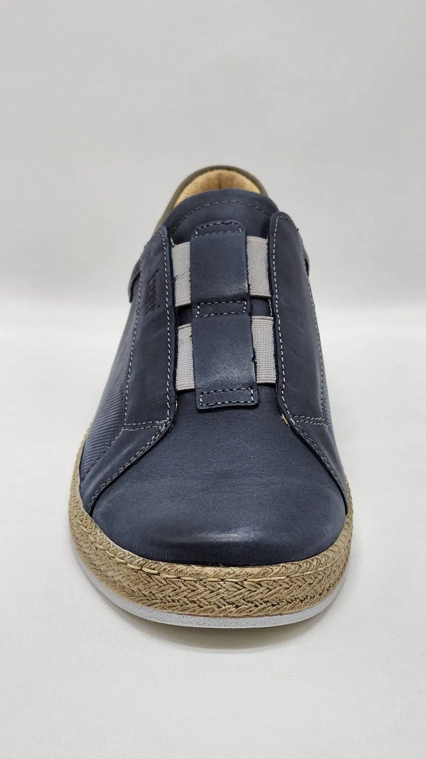 Women's Lifestyle Slip-On Leather Sneakers In Navy