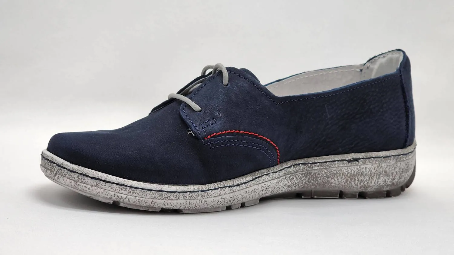 Women's Lightweight Leather Low-Top Shoes In Navy