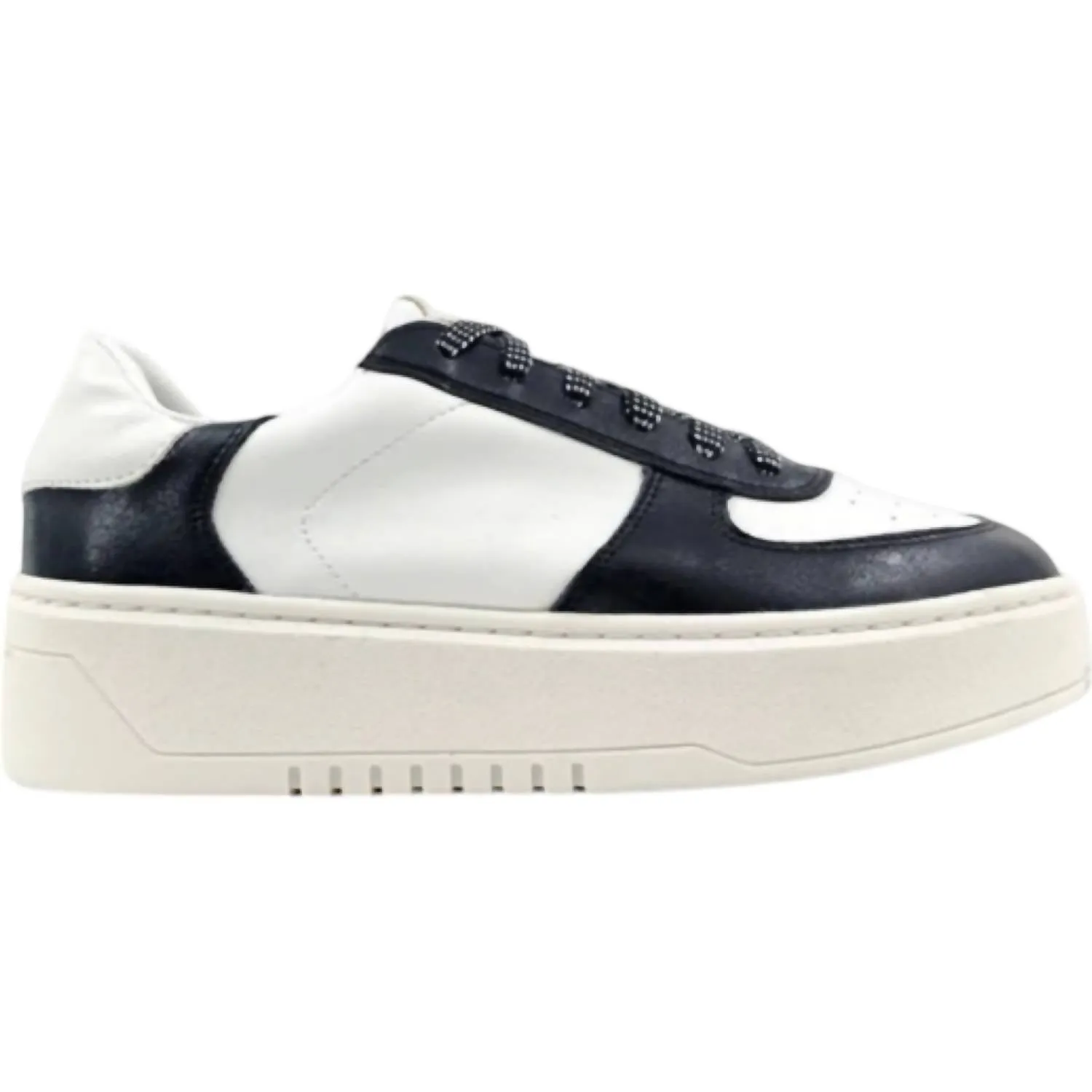 Women's Shirley Sneaker In White/black