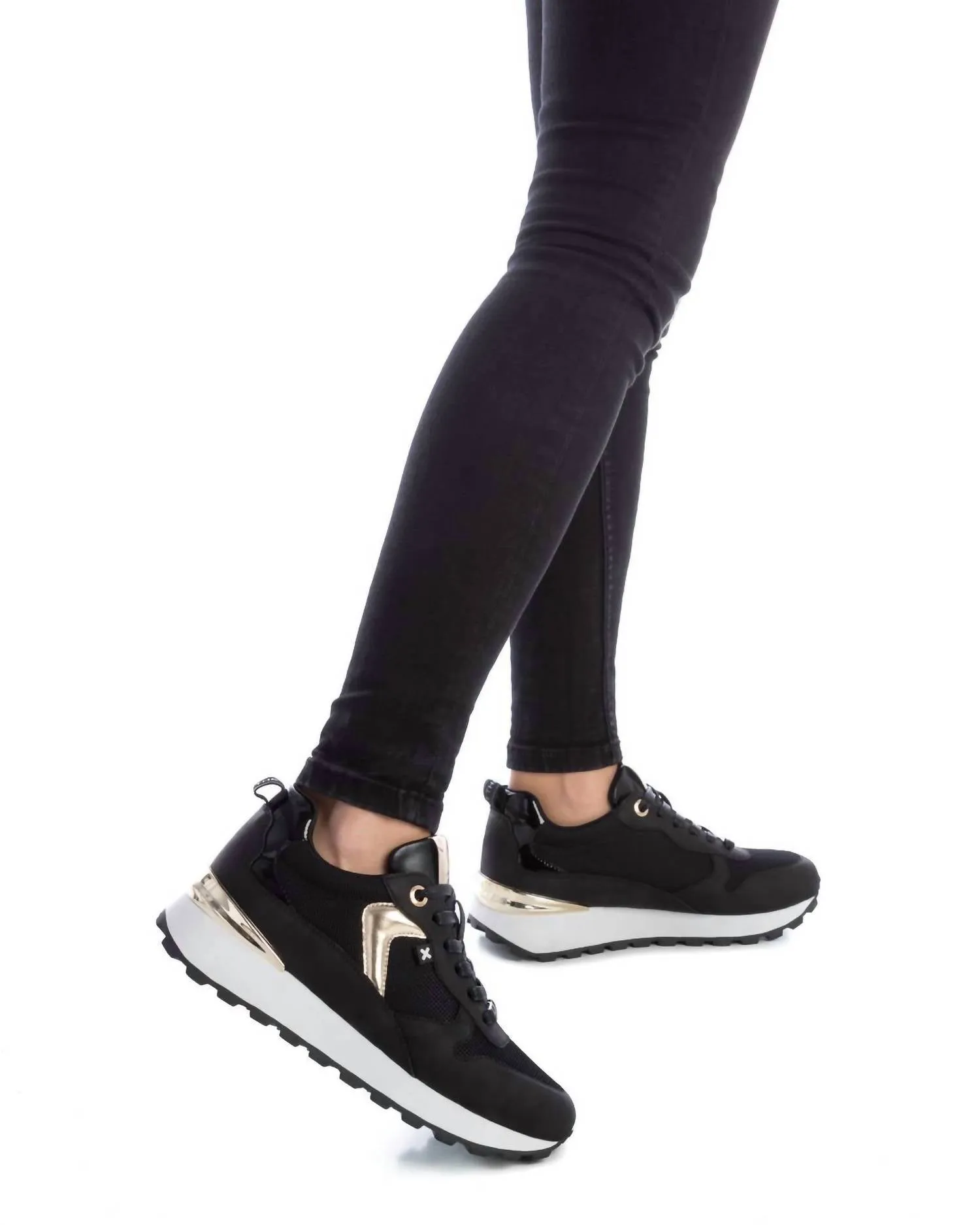 Womens Trainer Sneakers In Black