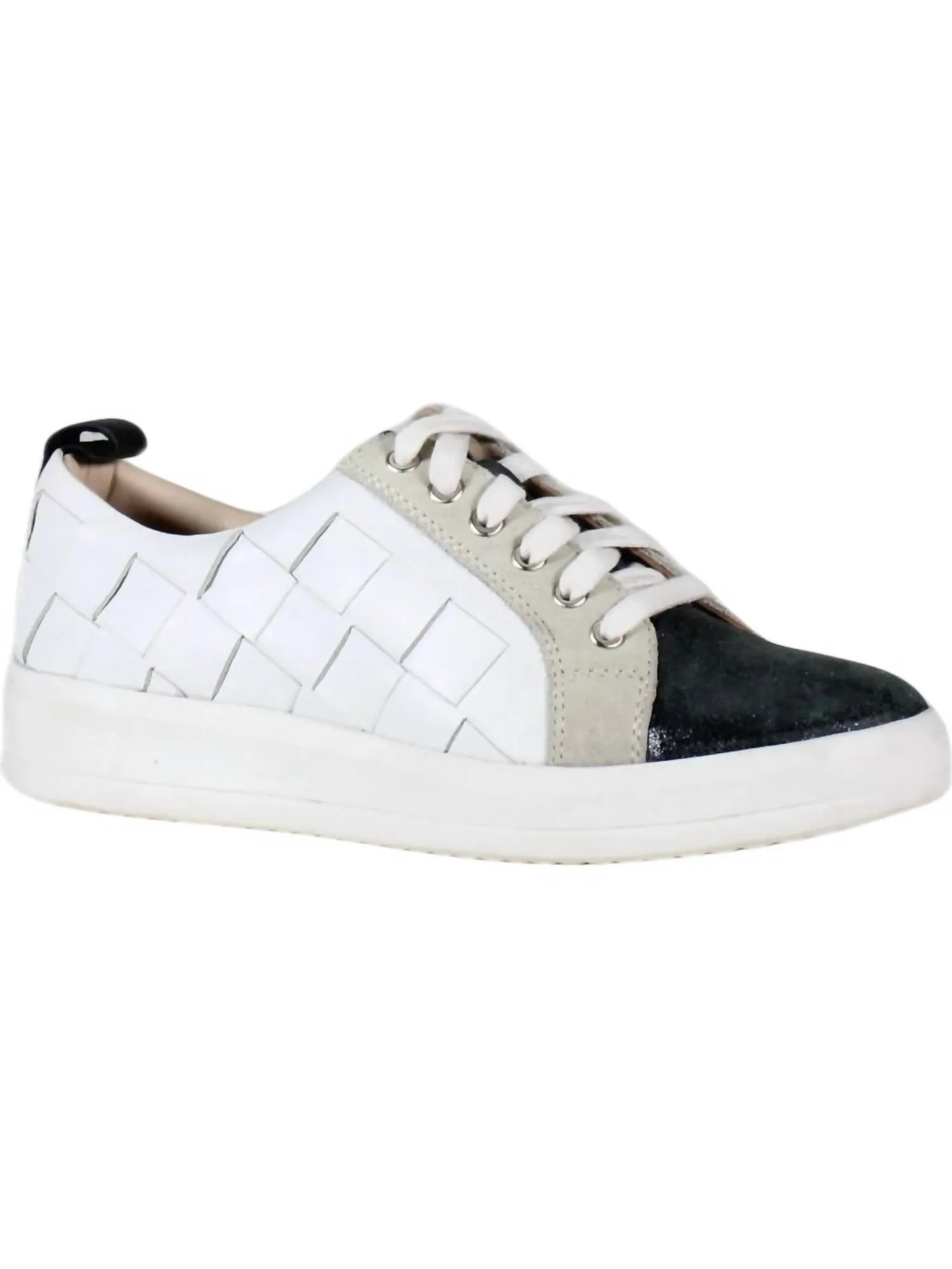 Yuli Ana Leather Sneaker In Black/white
